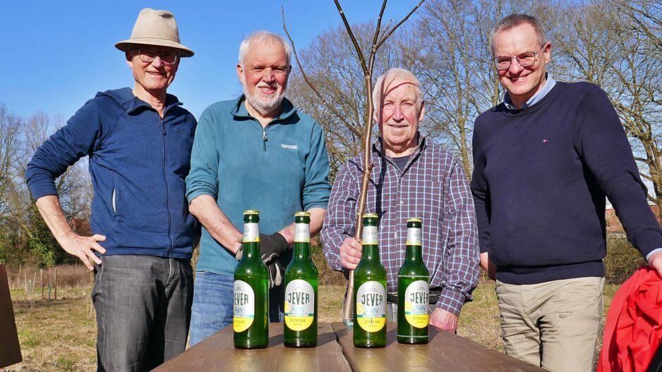 Aus dem Tagebuch des NASHI-Baums (hinten rechts auf der Wiese)